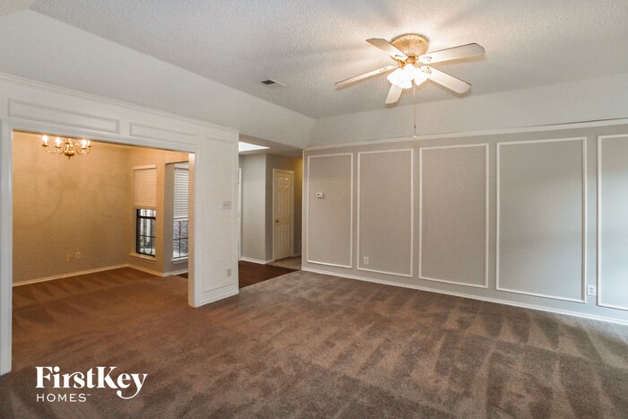 Building Photo - 2512 Meadowview Dr