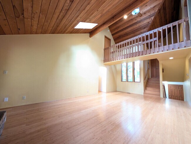 Building Photo - Fantastic 4 Bedroom, 2 Bath Home In The Thurston Area Of Springfield!