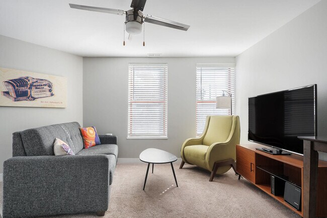 Building Photo - 615 N East St