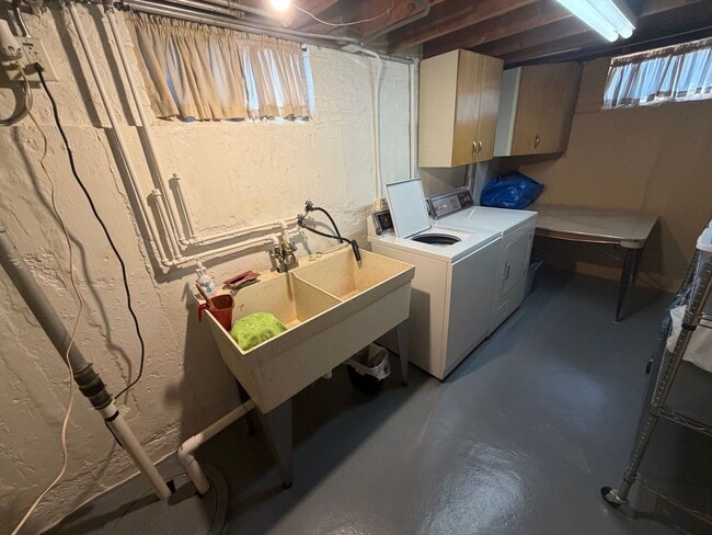 Building Photo - Charming 3 Bed / 1 Bath Home in Mt. Greenwood – Available Now!