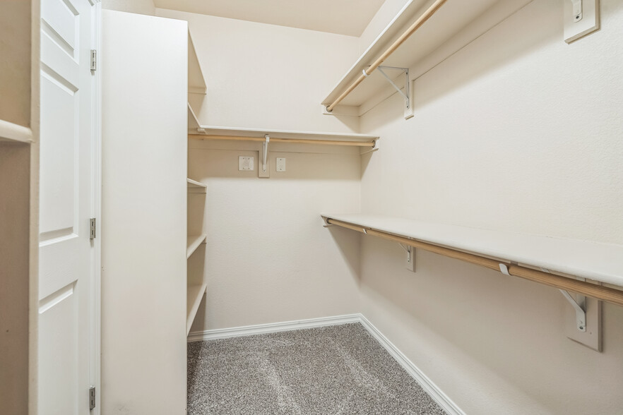 Building Photo - 1530 Little Bear Creek Pt