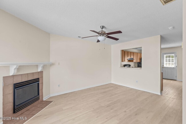 Building Photo - 1144 Pueblo Dr
