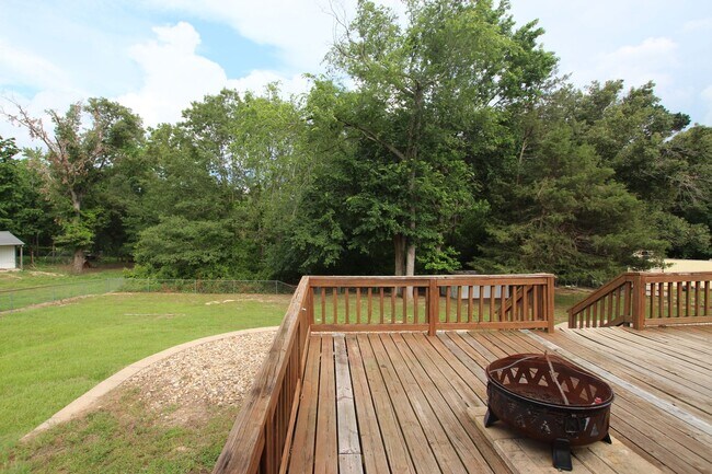 Building Photo - COMING SOON! Stunning 3 Bed 2 Bath Home in Lindale ISD!
