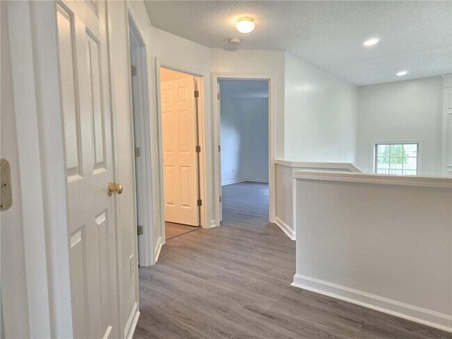 Building Photo - 4010 Ridgefair Dr