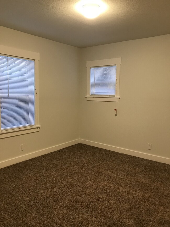 Building Photo - Charming Westside bungalow, located on New...