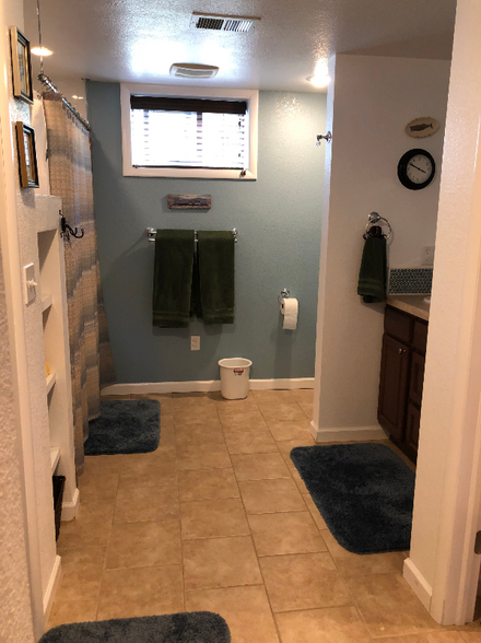 Building Photo - 607 E Laurel St