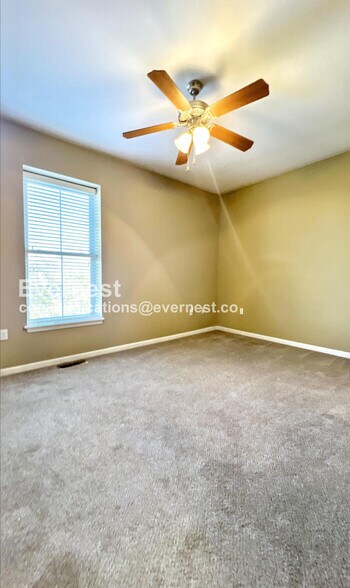 Building Photo - 5245 Overland Dr