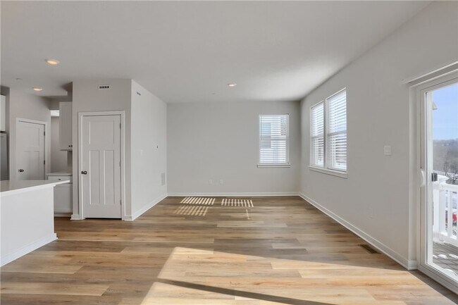 Building Photo - 122 Scotland Ln