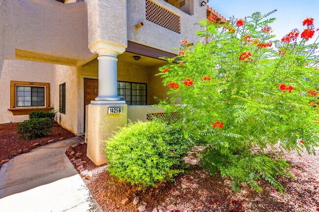 Building Photo - Great 1st Floor 2 Bed Condo