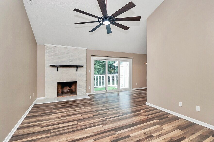 Building Photo - 9214 Kings Canyon Dr
