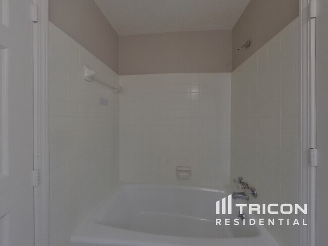 Building Photo - 4539 Riverwood Cir