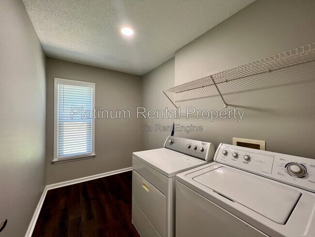 Building Photo - 2813 Priestcliff Dr SE