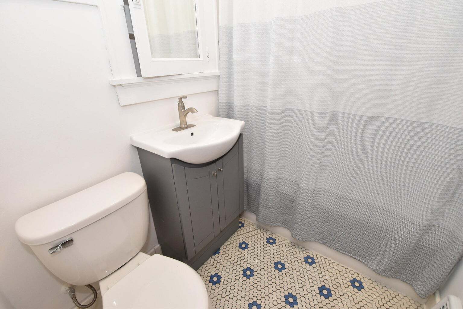 Building Photo - 5831 W Rogers St