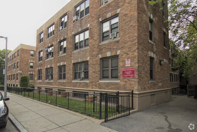 Building Photo - Sonoma Maple Schuyler Apts