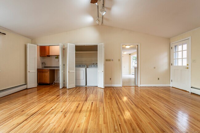 Building Photo - 288 Candlewyck Dr