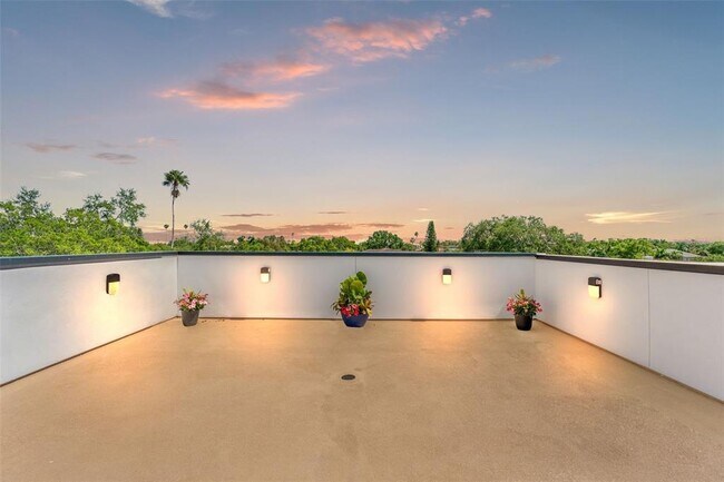 Building Photo - 500 E Davis Blvd