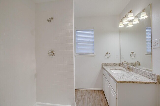 Building Photo - 2516 108th Dr