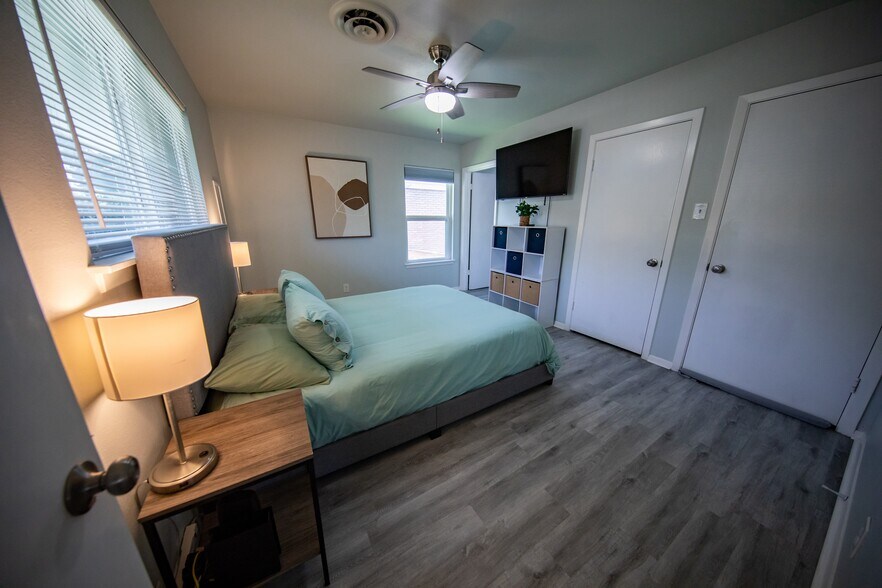 Building Photo - 4918 Seabreeze Dr