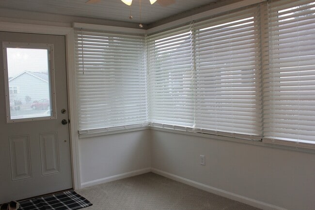 Building Photo - 33 Brookbend Way W