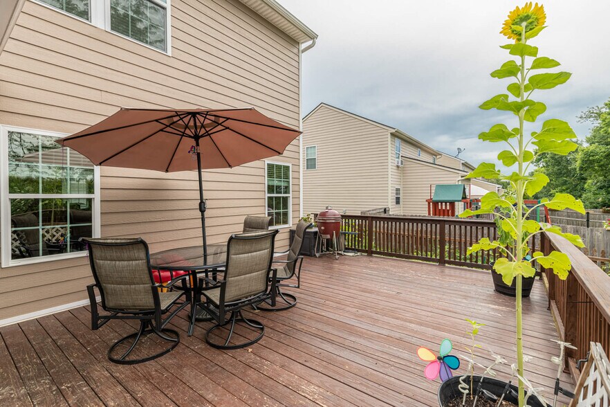 Back porch - 3300 Federalist Dr