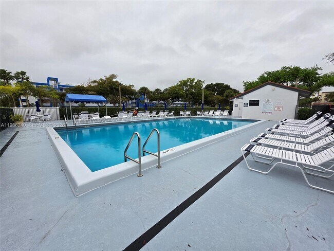 Building Photo - 4725 Lucerne Lakes Blvd E