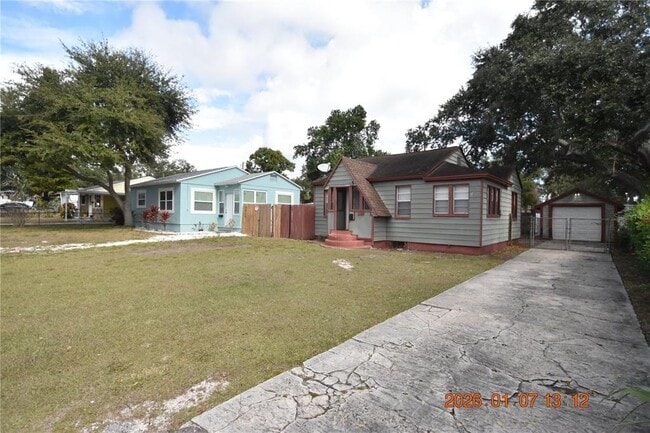 Building Photo - 2500 Auburn St S