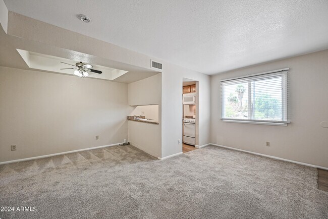 Building Photo - 3141 E Cypress St