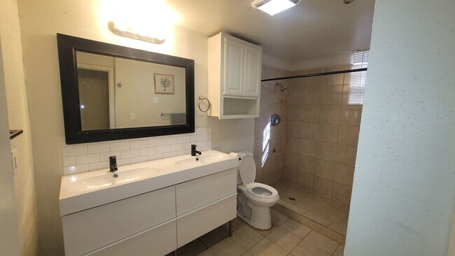 Building Photo - 128 St Francis Ave