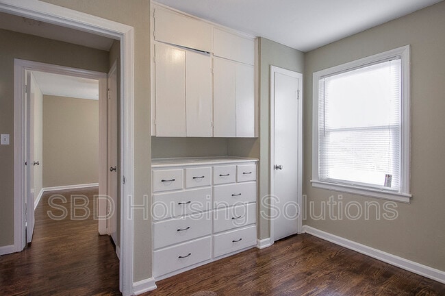 Building Photo - 602 N Lakeview Ave