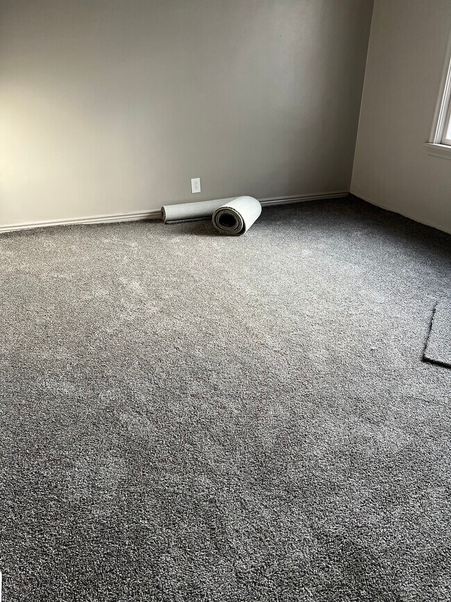 Building Photo - 2401 Van Buren Ave