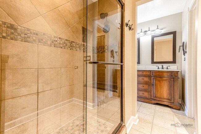 Building Photo - 203 Blossom Ct