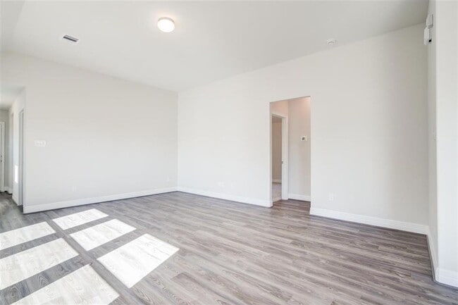 Building Photo - HUGE LOT! 1 Story, 3 Bedroom, 2 Bath