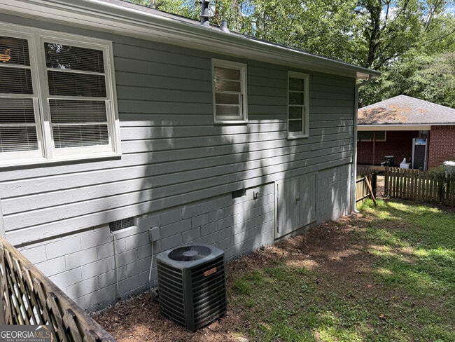 Building Photo - 204 Mathews Cir SE