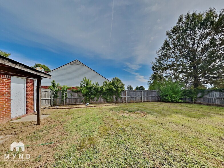 Building Photo - 5624 Kaitlyn Dr W