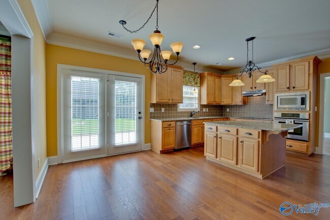 Building Photo - 2801 Centerridge Rd SE