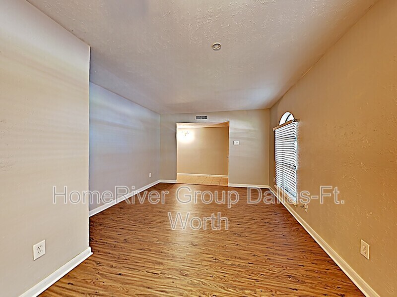 Building Photo - 5117 Bartlett Dr
