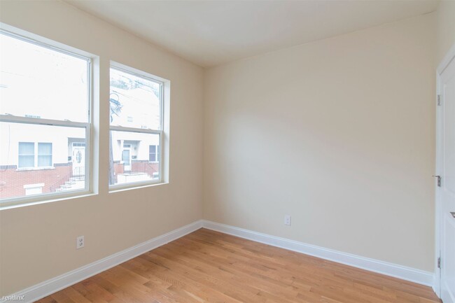 Building Photo - 5 br, 2 bath Triplex - 1842 N 17TH ST Unit...