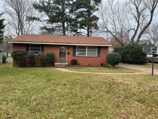 Primary Photo - Charming 2 BR/1BA Brick Ranch For Rent!