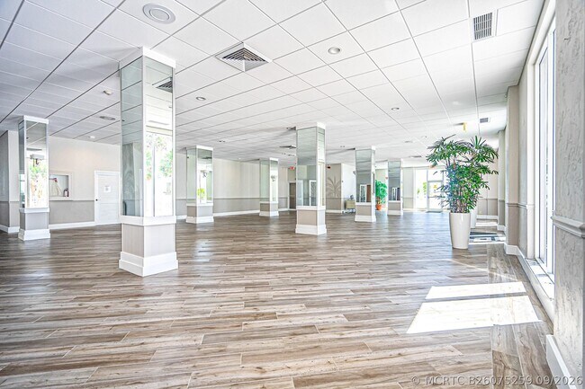 Building Photo - 4250 Galt Ocean Dr