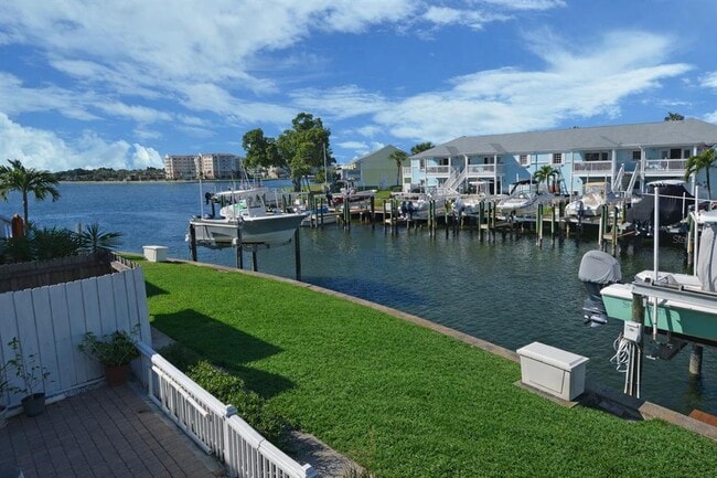 Building Photo - 5245 Coquina Key Dr SE