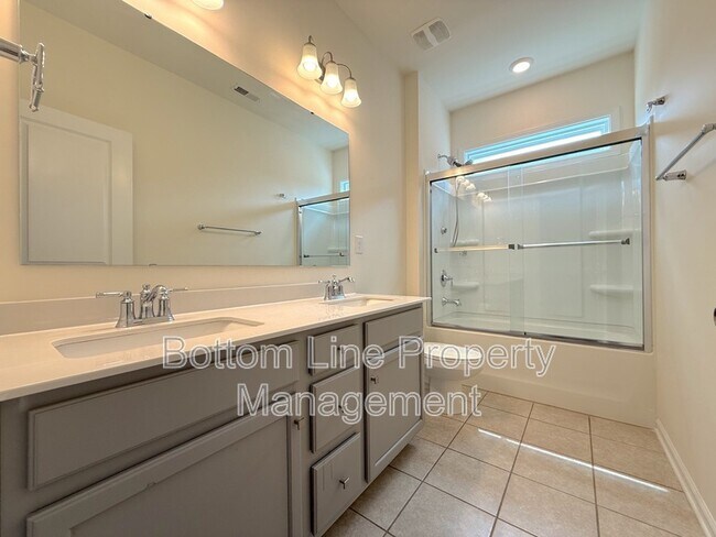 Building Photo - 14929 Baldridge Dr