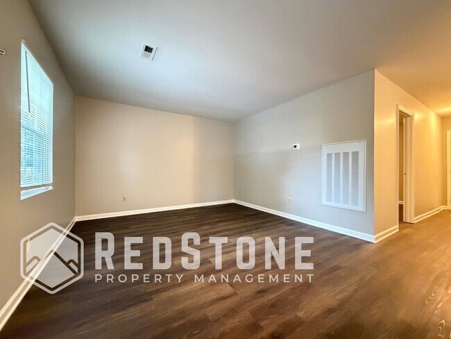 Building Photo - 221 Quintas Ave