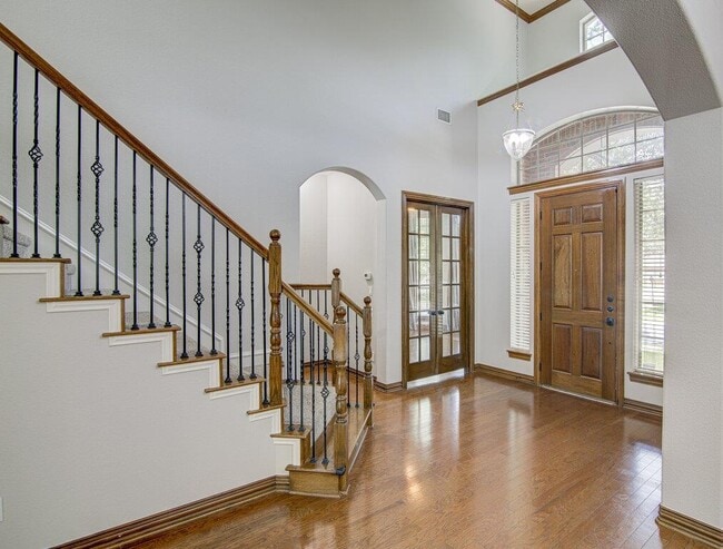 Building Photo - 1425 River Forest Dr