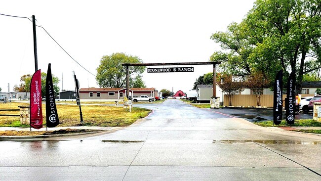 Building Photo - 111 Palomino Dr