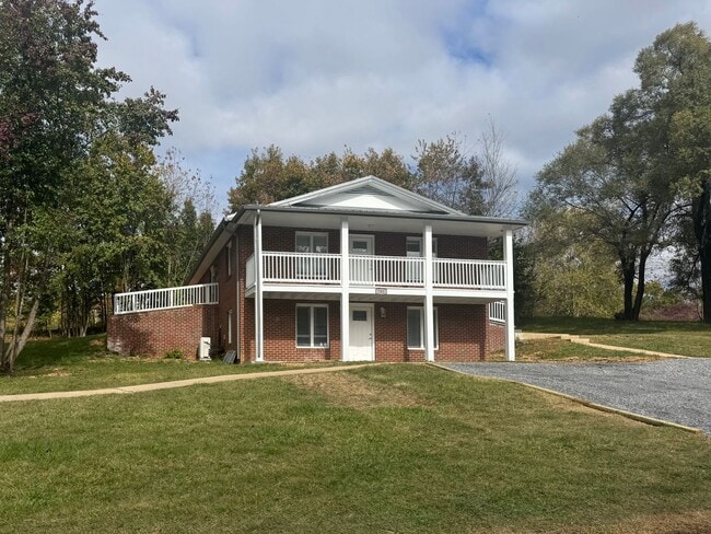 Primary Photo - Newly renovated 3 Bedroom 2.5 Bathroom Home located in Kingsport, TN