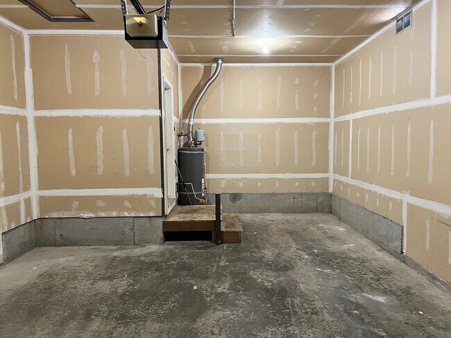 Building Photo - 8225 Sweetbrier Loop SE