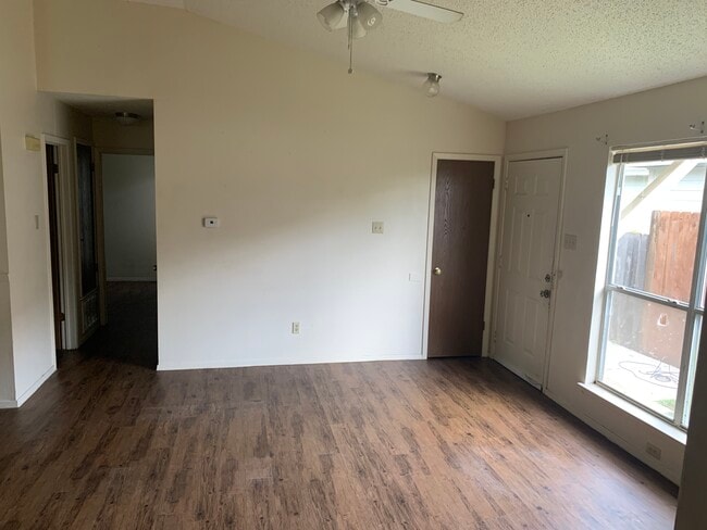 Living Room - 1506 S Medina St