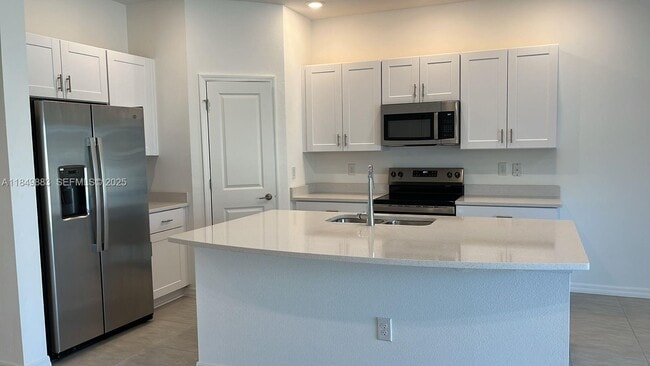 Building Photo - 2565 Penguin Blvd