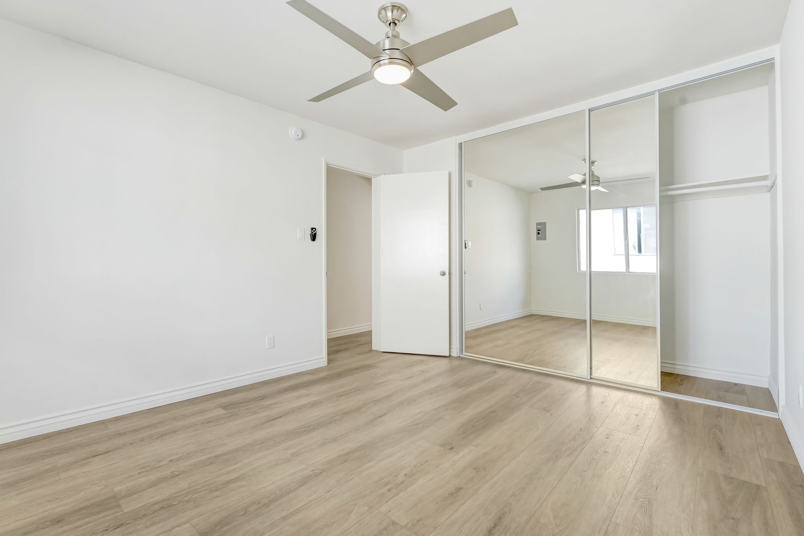 Building Photo - 1550 S Saltair Ave