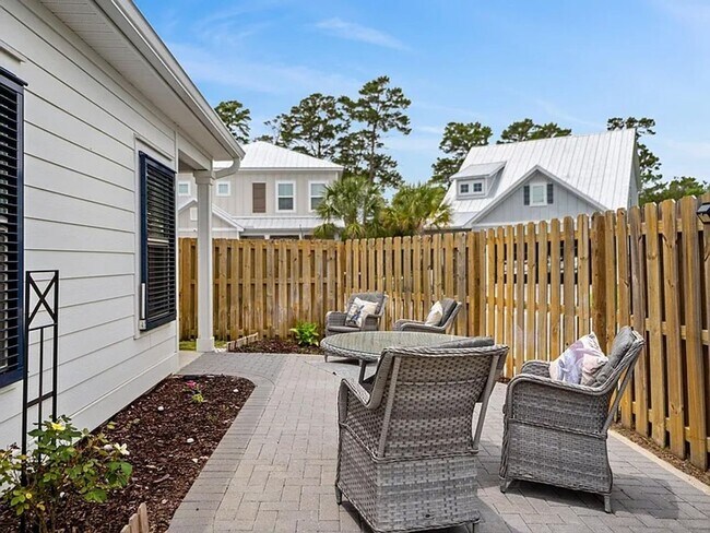 Building Photo - Gorgeous newer 2-Story, 4 bedroom Home in ...